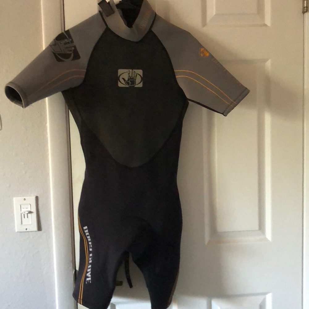 Short body glove wetsuit